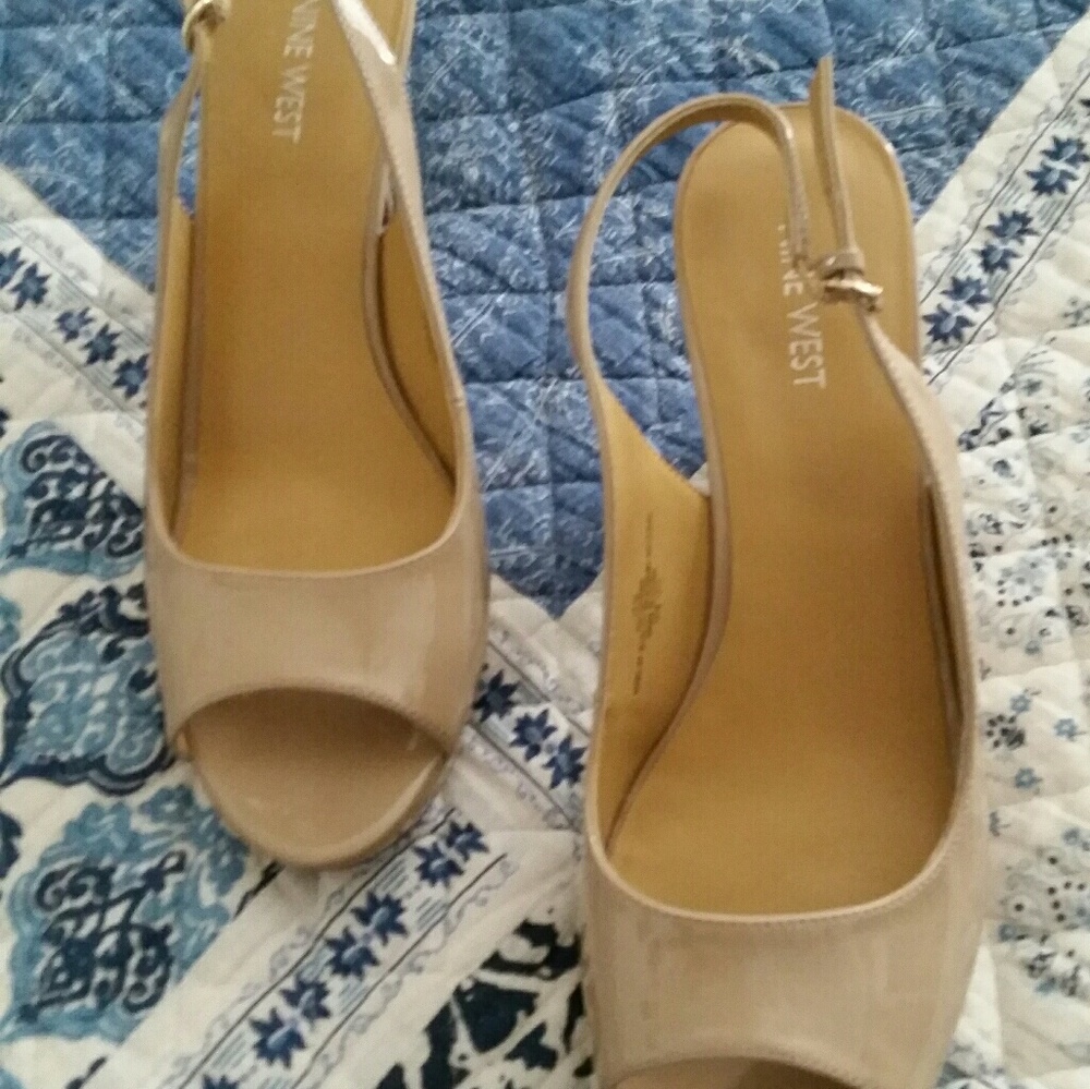 Sz 10 Nine West peep toe heels